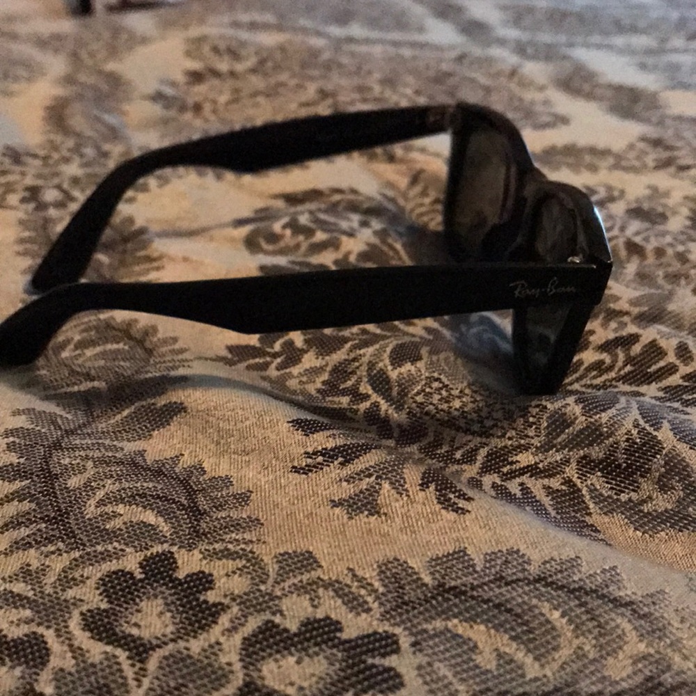 Ray-Ban Wayfarer’s - Picture 4 of 4